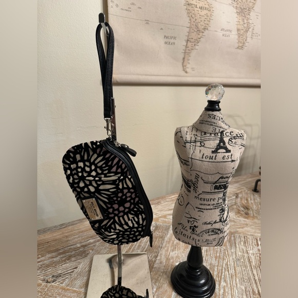 RELIC 🎁 BRAND COLLECTION 🎁 Canvas Sunflower Design with Black Velvet Flocking 🎁 - Picture 6 of 9